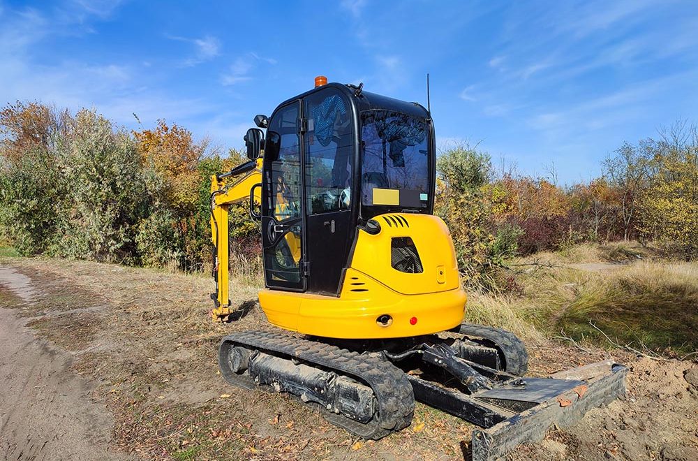 Can anyone drive a mini digger? How much money can I make with a mini excavator? How much does an excavator cost?